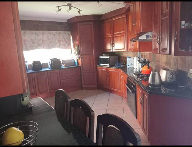 4 BEDROOM HOUSE FOR SALE IN ELDORAIGNE
